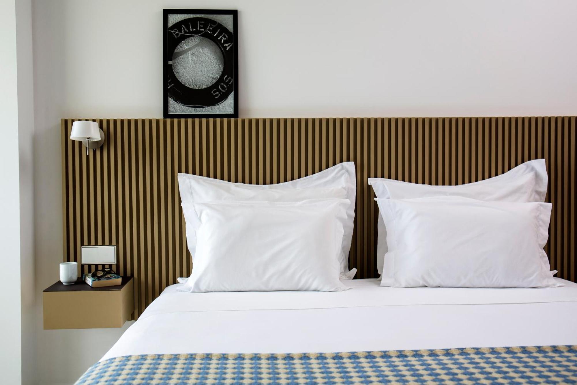 Double Room with Street View,1550323021:JPEG